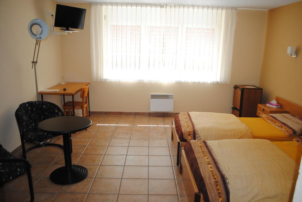 Motel - Hotel La Poularde Romont Номер фото